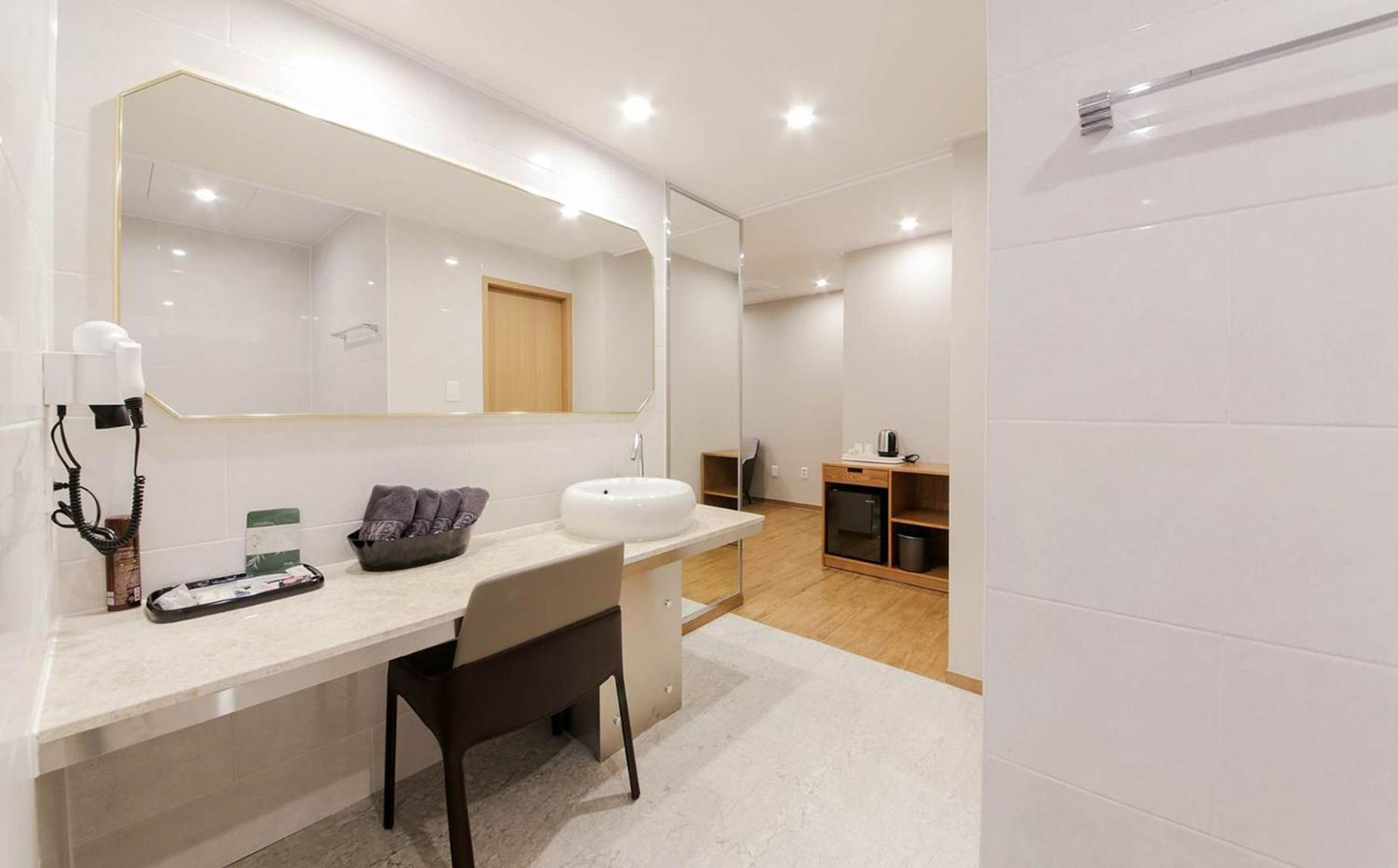 H Avenue Hotel In Gyeongju Exterior foto
